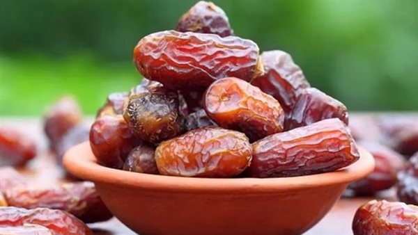 العناصر الغذائية في التمر: كنز صحي مليء بالفوائد