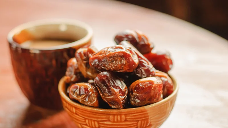 فوائد الطحينية مع التمر: مزيج غذائي متكامل لصحة الجسم والعقل