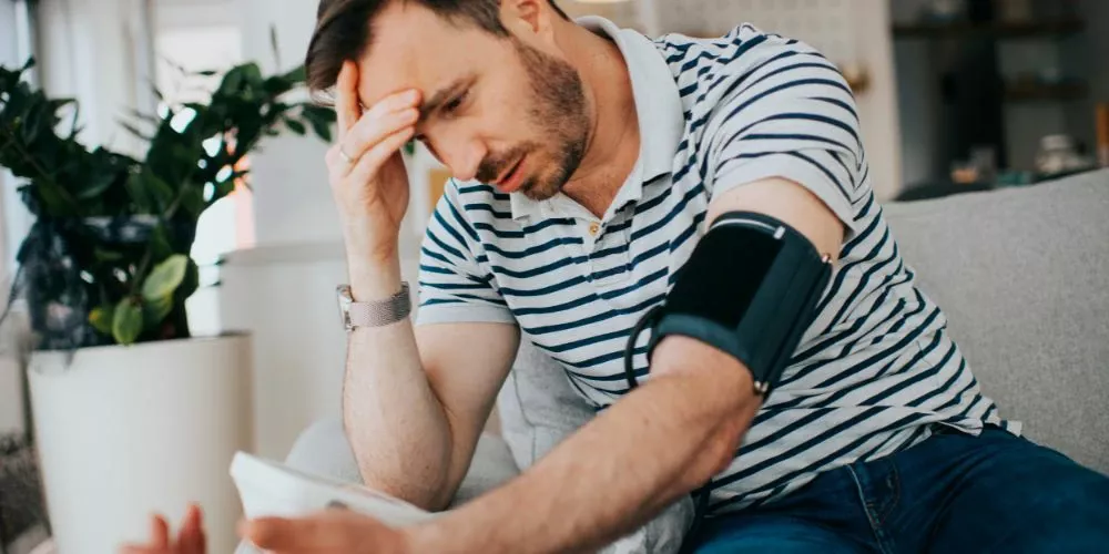 ارتفاع الضغط عند الشباب: أسباب، أعراض، وطرق الوقاية