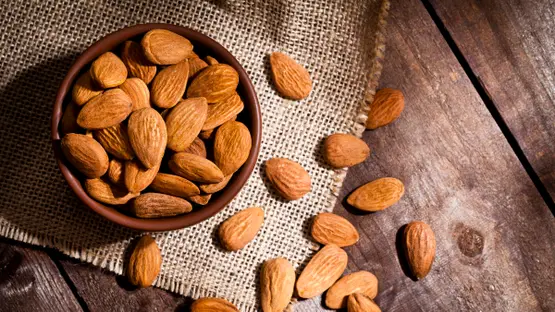 فوائد اللوز الحلو: غذاء طبيعي للجسم والعقل