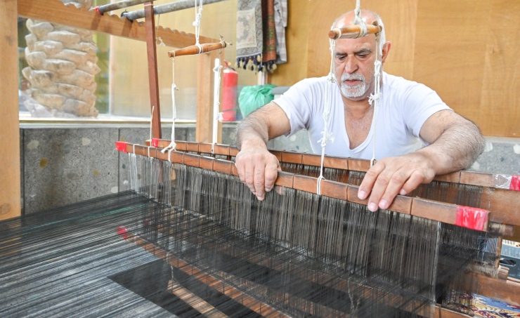صناعة النسيج: رحلة عبر التاريخ والتكنولوجيا والاقتصاد