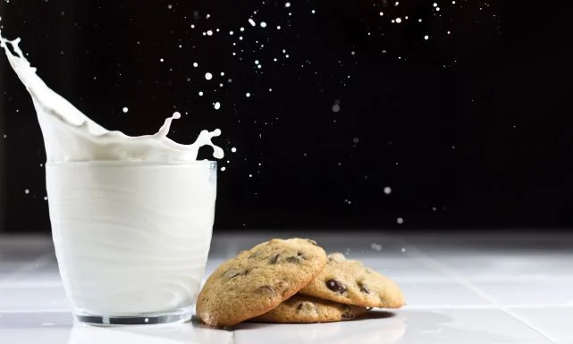 فوائد الحليب للأطفال و أضرار كثرة شرب اللبن