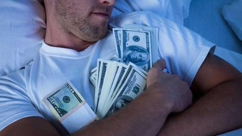 تفسير حلم الفلوس في المنام للرجل والمرأة 