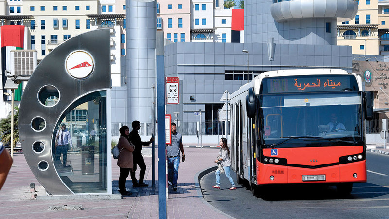 فوائد وسائل النقل: كيف تسهم في تطور المجتمعات وتيسير الحياة