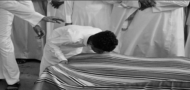 تفسير تقبيل الميت في المنام ودلالاته للعزباء والمتزوجة والرجل -ابراج نيوز