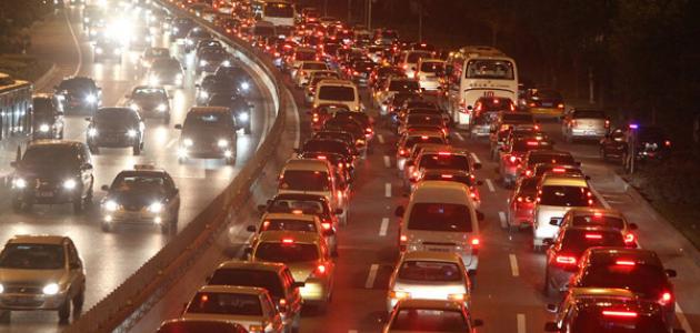 التحديات التي تواجه وسائل المواصلات في المدن الكبرى وحلولها الممكنة -ابراج نيوز