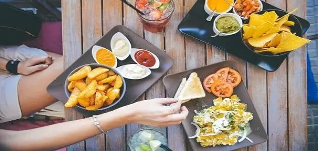 تفسير حلم رؤية الطعام في المنام ودلالاته المتعددة -ابراج نيوز