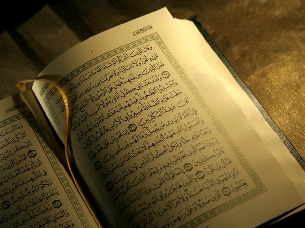 تفسير حلم رؤية القرآن في المنام ودلالاته المختلفة -ابراج نيوز