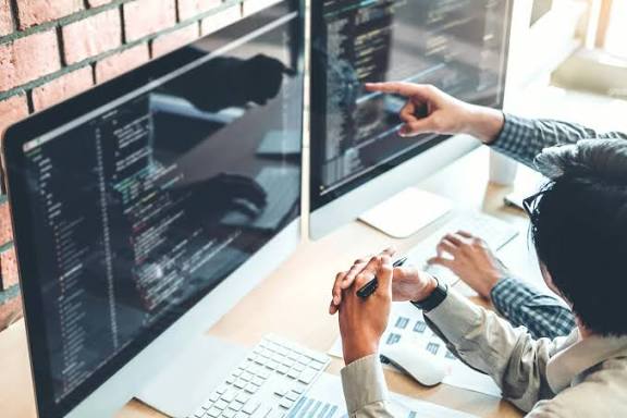 البرامج الإلكترونية وأهميتها في حياتنا اليومية