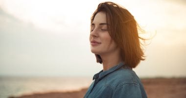 كيف تبني عقلية إيجابية وتغيّر طريقة تفكيرك نحو الأفضل