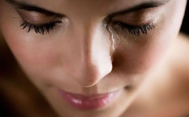 معنى رؤية البكاء في الحلم وهل يدل على الفرج؟