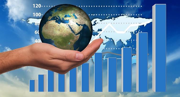 كيف يؤثر الاقتصاد على مستوى المعيشة؟