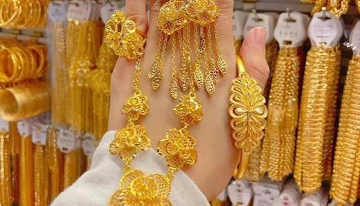 لماذا يتجه الأفراد إلى الذهب وقت الأزمات؟ تحليل نفسي اقتصادي