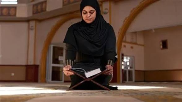 تفسير رؤية القراءة في المنام وحلم قراءة كتاب