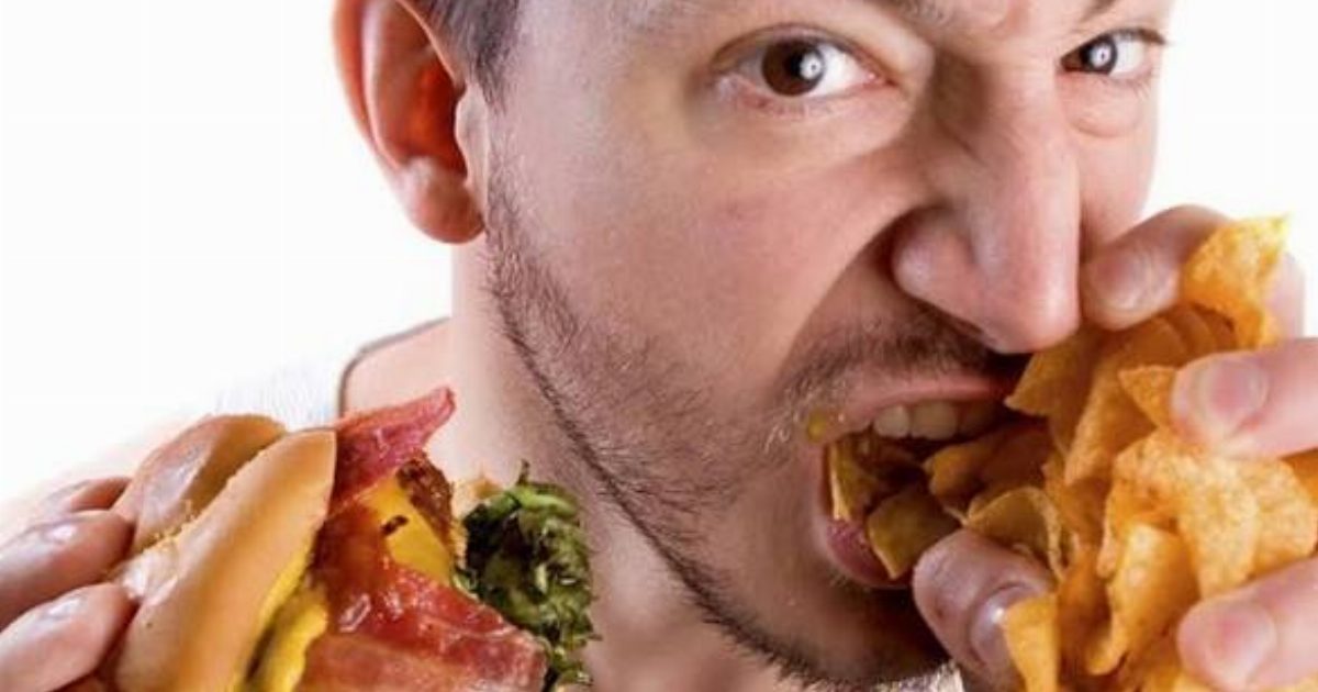 عادات غذائية خاطئة تضر بصحتك دون