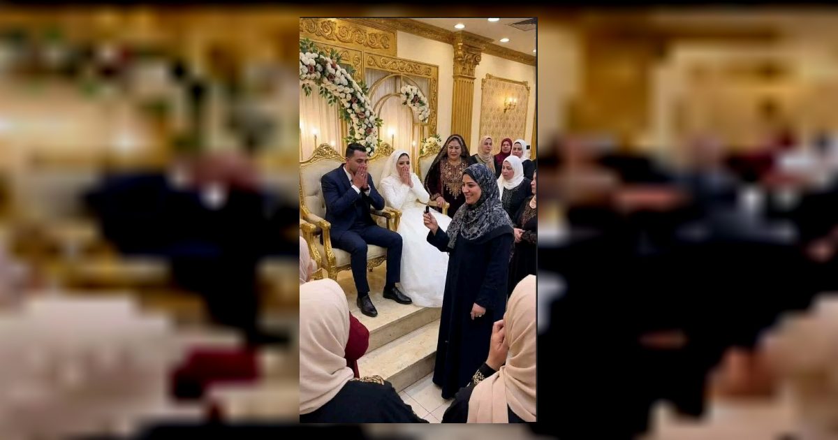 حماتي عزمتتني على فرح جوزي، والمفاجأة اللي عملتها خلت العريس يهــ,رب من القاعة