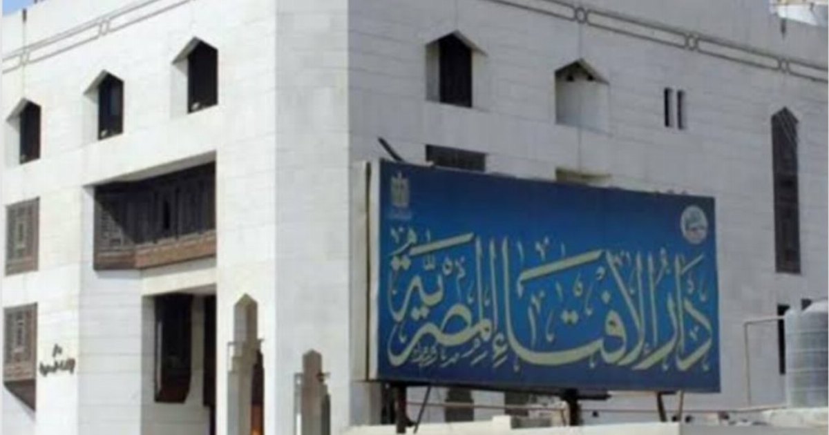 هل يجوز للرجل أن ينـ..ـام مع أخته في غرفة واحدة وكل واحد منا علي سرير منفرد
