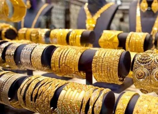 هل يؤثر سعر الدولار دائمًا على الذهب؟ فهم العلاقة الخفية